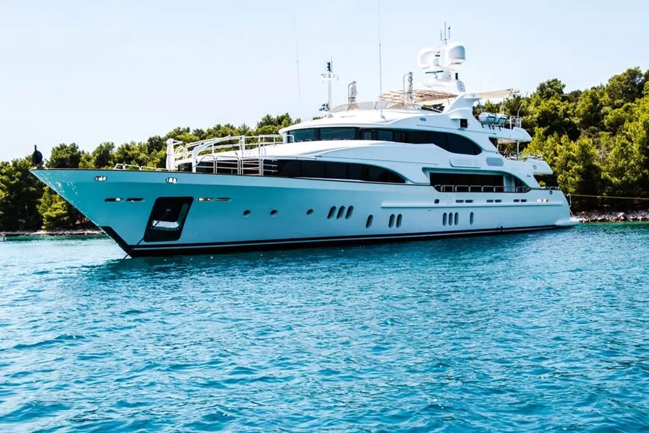 How to Pick the Perfect Luxury Yacht for Your Cabo Trip?